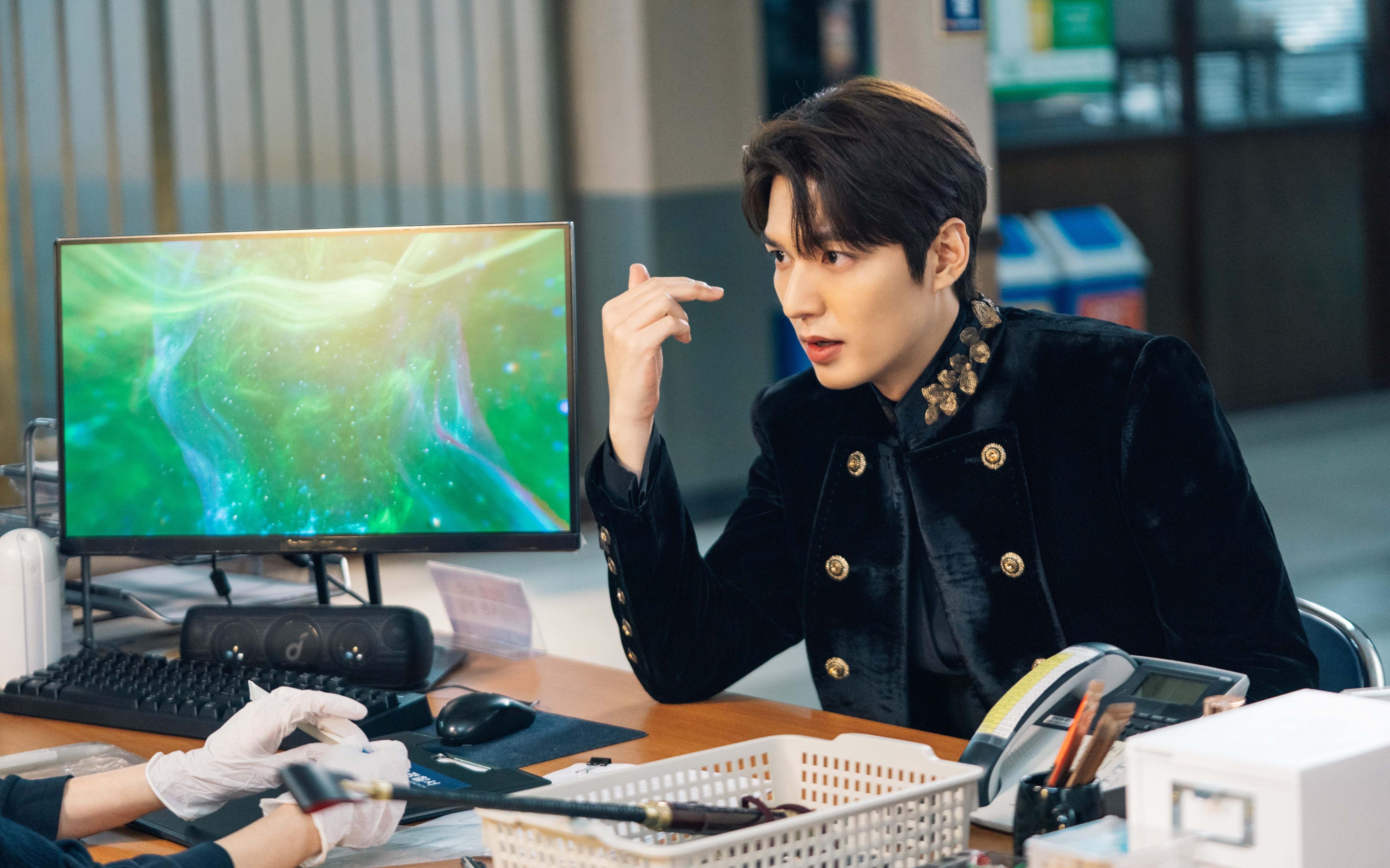 Jiu You-步行者击败雄鹿，关键一役中哈利伯顿三分雨不断，哈利伯顿球鞋